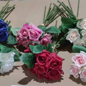Ramo de 8 Rosas Decorativas